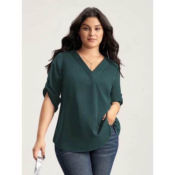 Plus Size 4X 26 BloomChic V Neck Pleated Blouse Flattering Tab Sleeve Top Blouse - Picture 1 of 4